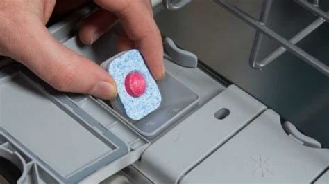 bulaşık makinesi tabletiyle perde yıkama